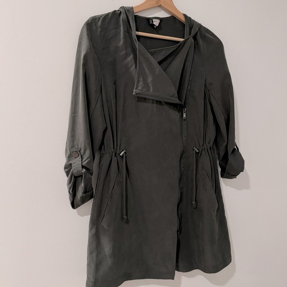 H&M Olive Green Lightweight Parka Diagonal Zip size 2 - Picture 2 of 8